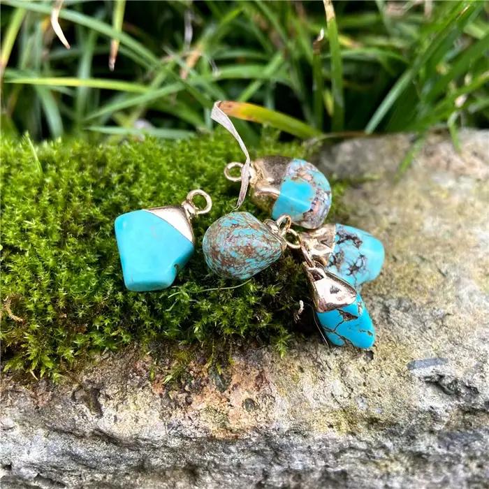 Mini pendentif en pierre brute