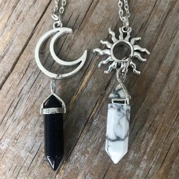 Ensemble de 2 colliers bohèmes avec pendentif soleil et lune en cristal pour couple