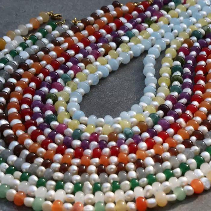 Collier élégant de style bohème en perles d'eau douce naturelles