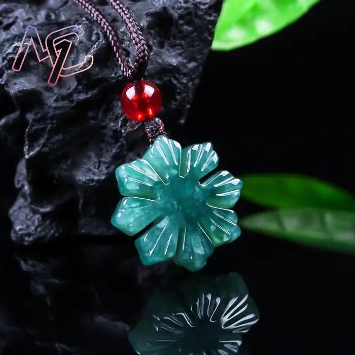 Collier pendentif flocon de neige en jadéite naturelle du Myanmar