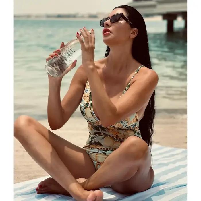 Maillot de bain une pièce, col en v, épissure en dentelle, imprimé citron, transfrontalier, populaire, ensemble pour femmes, à la mode et élégant, nouvelle collection 2024