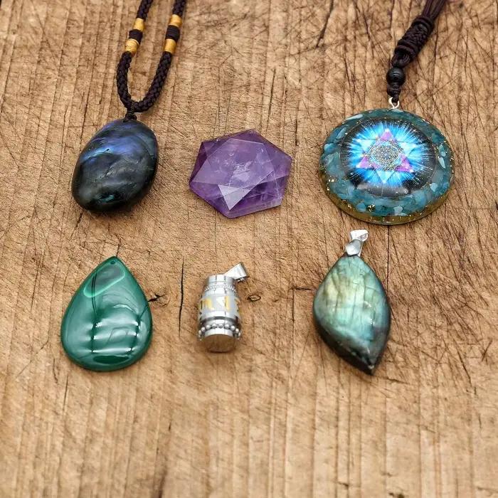 Collier pendentif en pierre naturelle fait main pour hommes et femmes