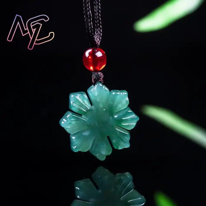 Collier pendentif flocon de neige en jadéite naturelle du Myanmar