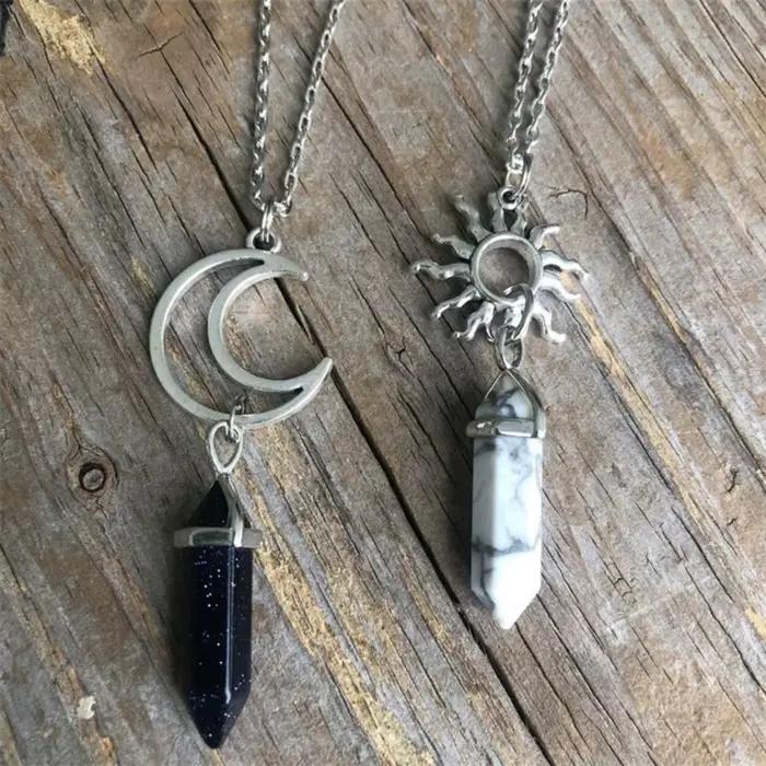 Ensemble de 2 colliers bohèmes avec pendentif soleil et lune en cristal pour couple