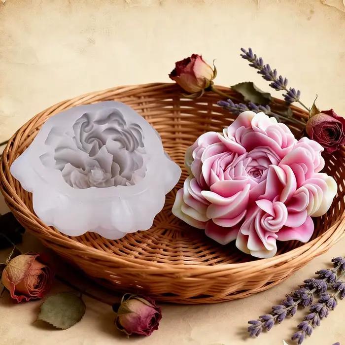 Un magnifique moule à bougie en silicone à motif floral