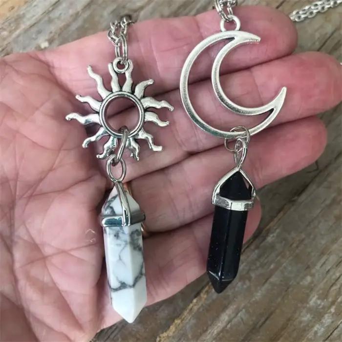 Ensemble de 2 colliers bohèmes avec pendentif soleil et lune en cristal pour couple