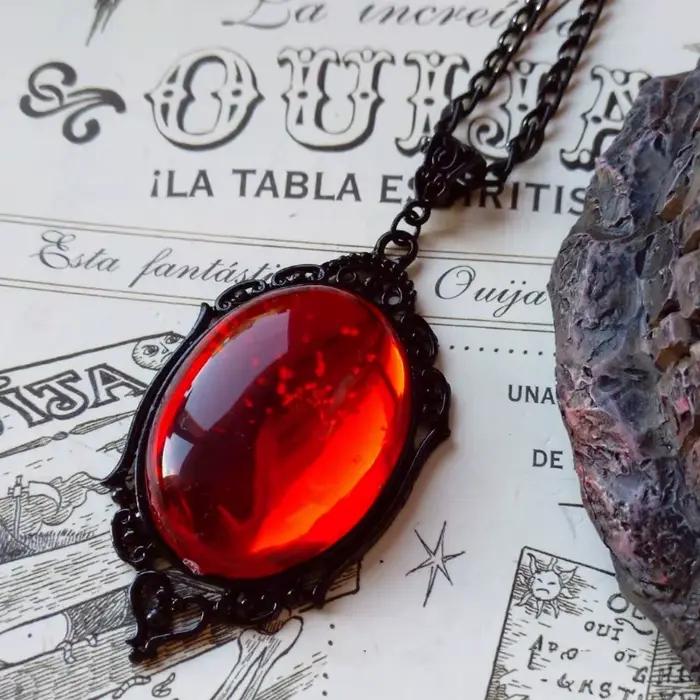 Collier vintage en cristal de quartz rouge 2025 – Pendentif talisman pour homme et femme