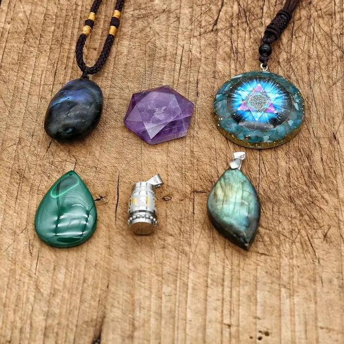 Collier pendentif en pierre naturelle fait main pour hommes et femmes