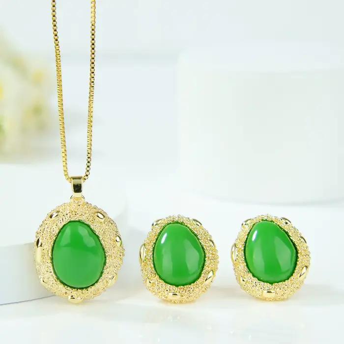 Collier et boucles d'oreilles en pierre naturelle en forme de goutte d'eau