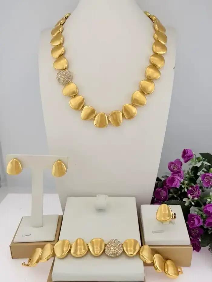 Nouvel Arrivage Ensemble de Bijoux Africains 4 Pièces Anti-Allergie Plaqué Or et Argent Collier Cœur Moderne Boucles d'Oreilles Bracelet pour Mariée