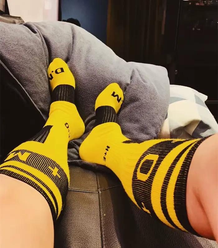 2025 bonne qualité mode Sport Long Tube Football chaussettes hommes rose jaune noir blanc bleu vert rouge bas confortable