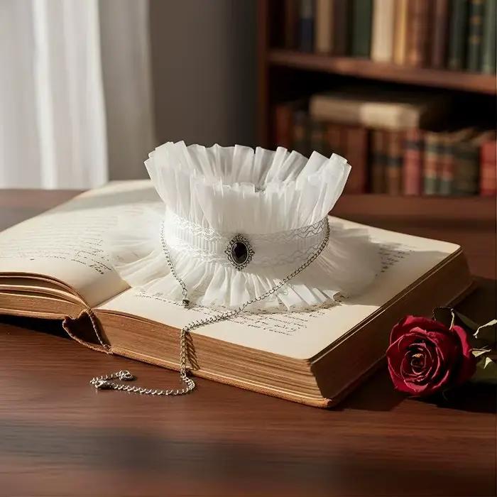 Collier de cou gothique à volants, style victorien noir et blanc, col jabot en dentelle décoré de pierres précieuses, pour cosplay et soirées costumées