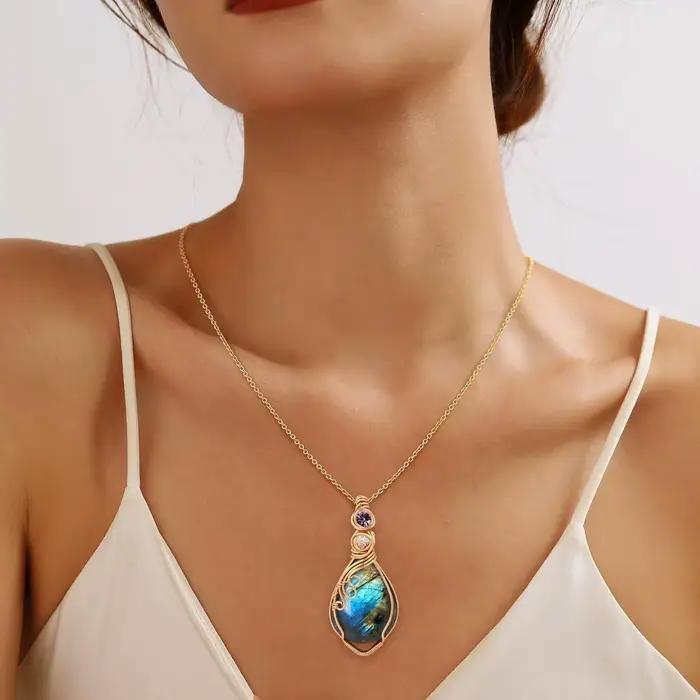 Pendentif en pierre précieuse arc-en-ciel Labradorite