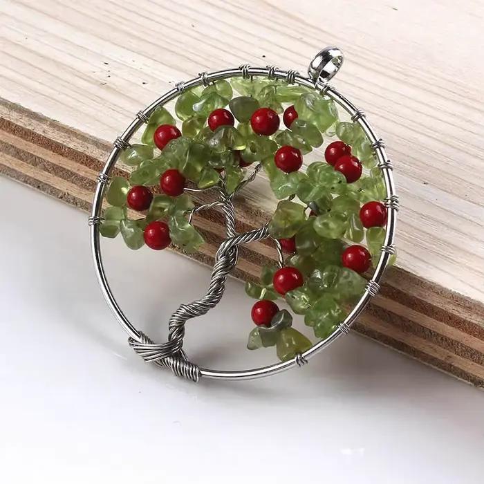 Collier pendentif arbre de vie en pierre d'olivine naturelle