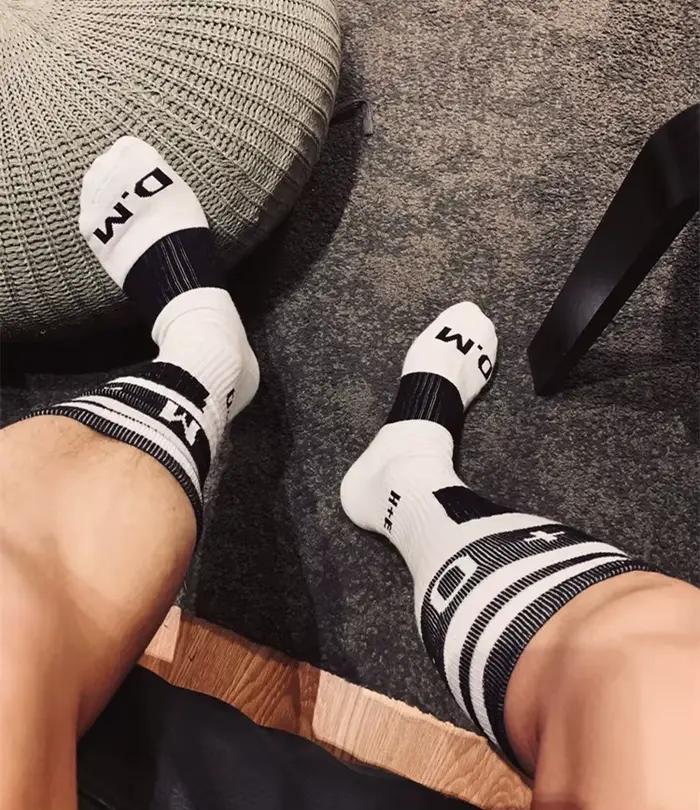 2025 bonne qualité mode Sport Long Tube Football chaussettes hommes rose jaune noir blanc bleu vert rouge bas confortable