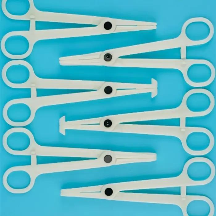 Équipement de tatouage comprend Pinces de tatouage Pinces de piercing jetables tous emballés individuellement pour le piercing du corps