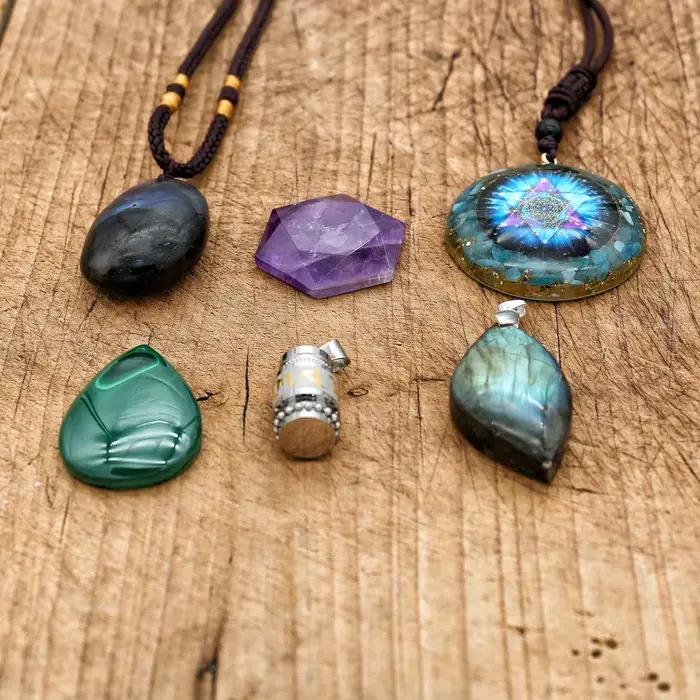 Collier pendentif en pierre naturelle fait main pour hommes et femmes