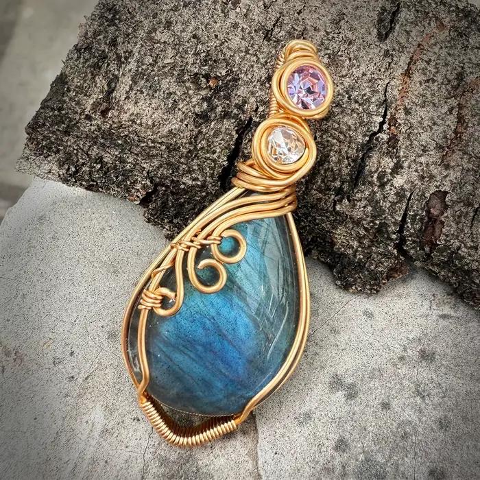 Pendentif en pierre précieuse arc-en-ciel Labradorite