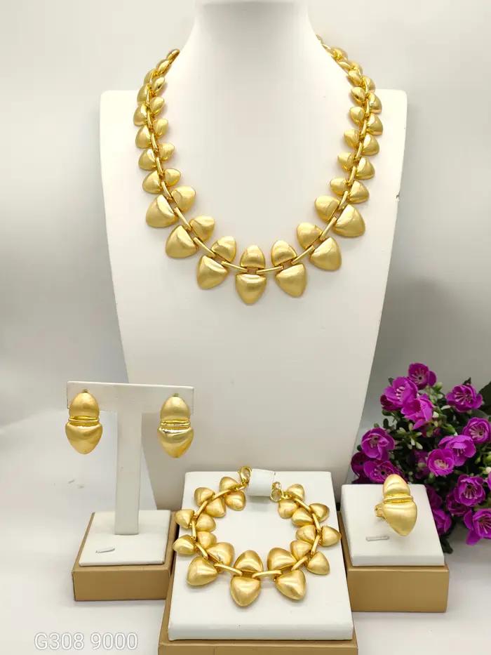 Nouvel Arrivage Ensemble de Bijoux Africains 4 Pièces Anti-Allergie Plaqué Or et Argent Collier Cœur Moderne Boucles d'Oreilles Bracelet pour Mariée
