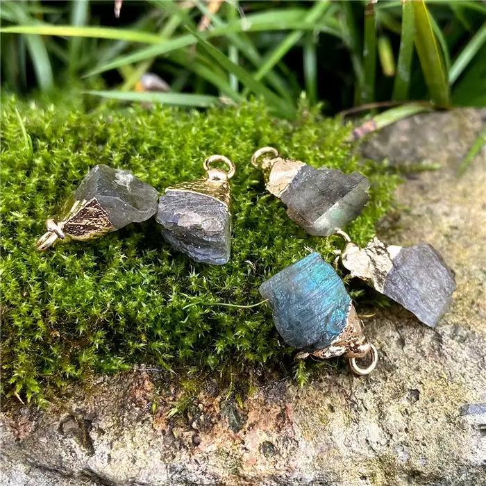 Mini pendentif en pierre brute