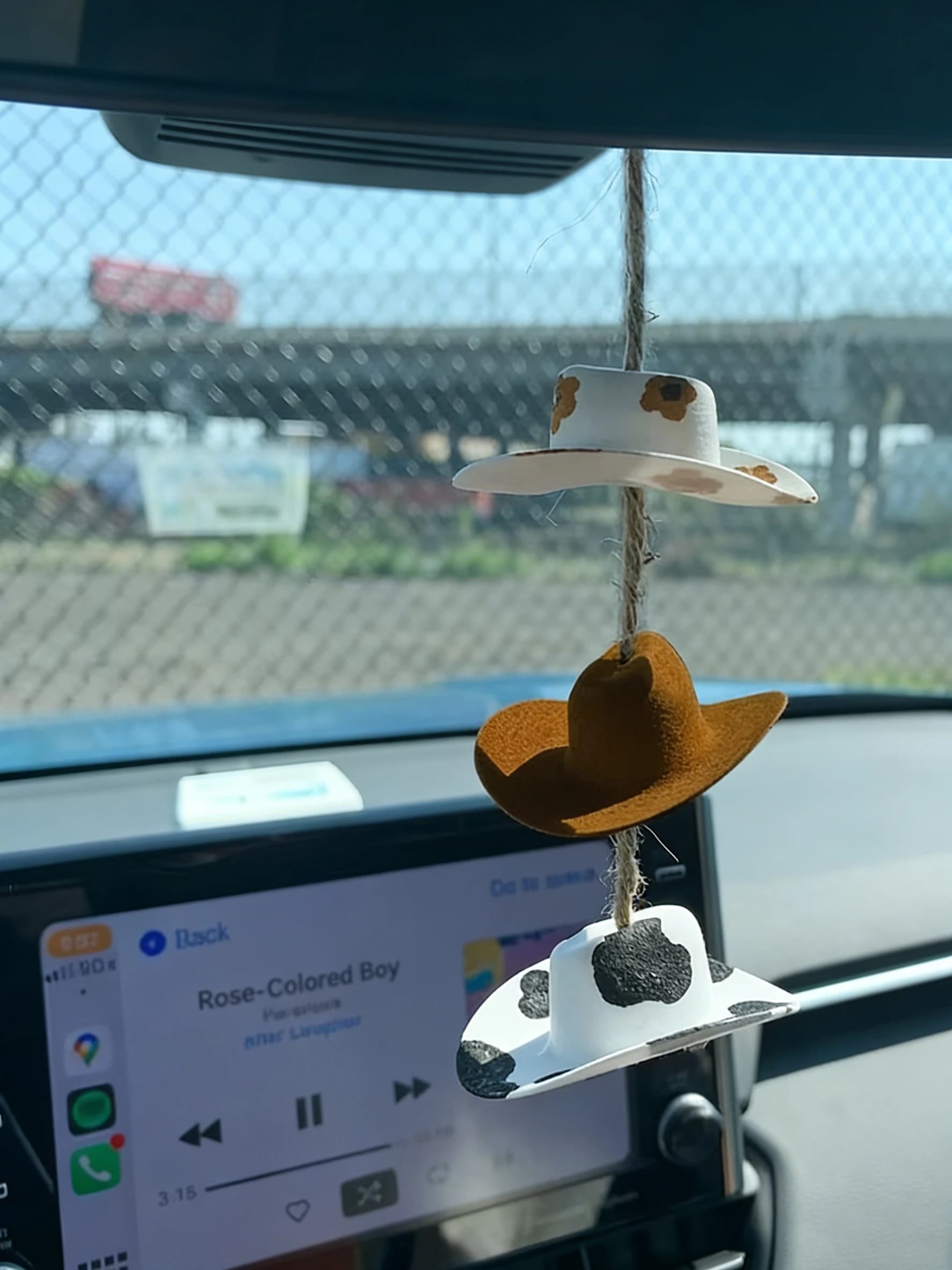 Ornement suspendu pour rétroviseur de voiture en forme de chapeau de cowboy, mini-chapeau en feutre