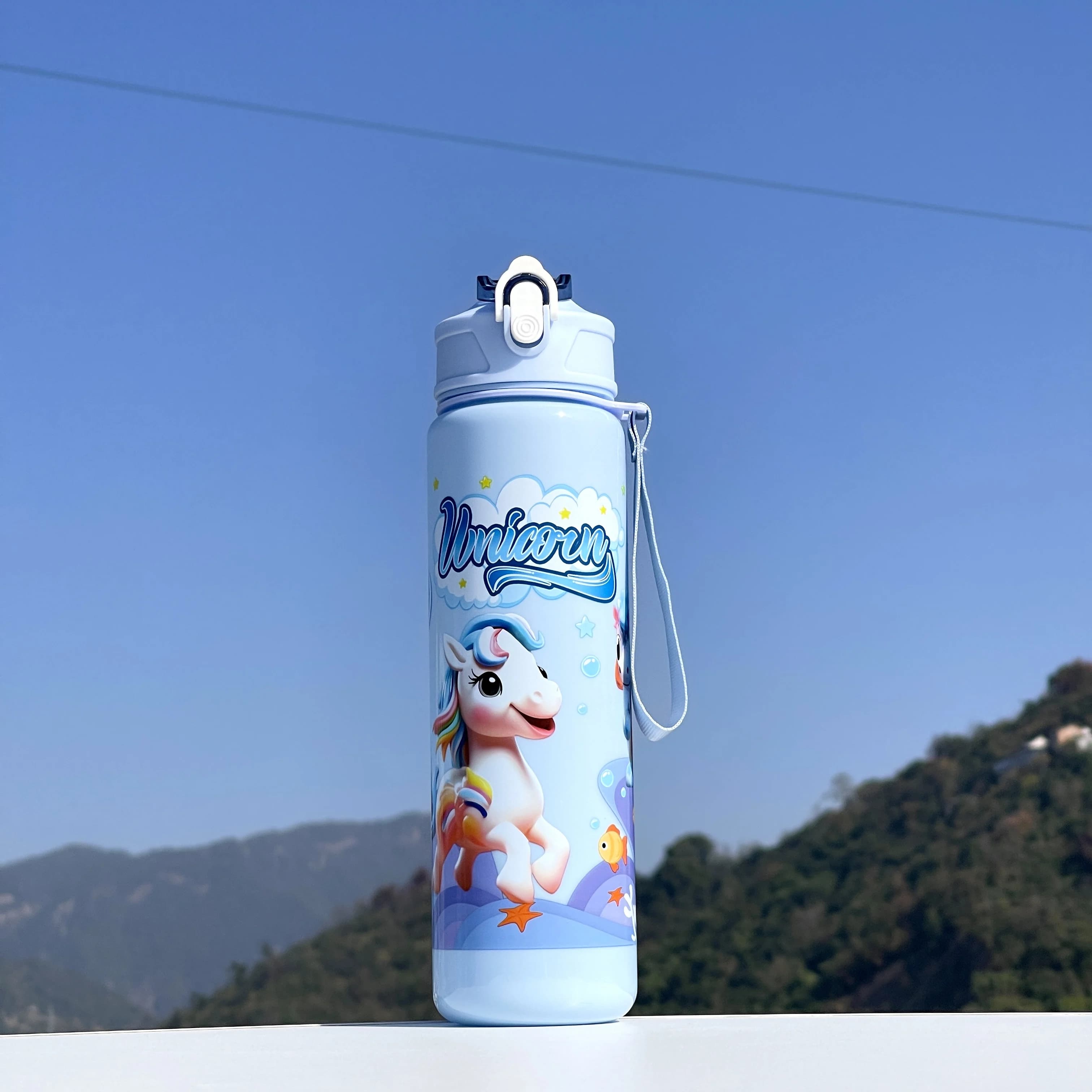 Une tasse de paille licorne est mignonne, portable et a une grande capacité, particulièrement adapté