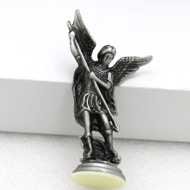 Figurine chrétienne Saint Michael l'archange défaut des Statues du gardien de Satan en alliage de Zi