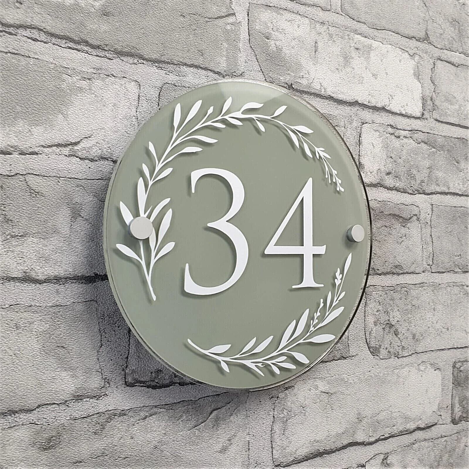 Plaque de porte en acrylique personnalisée, couleurs gris clair et blanc classiques, numéros de mais