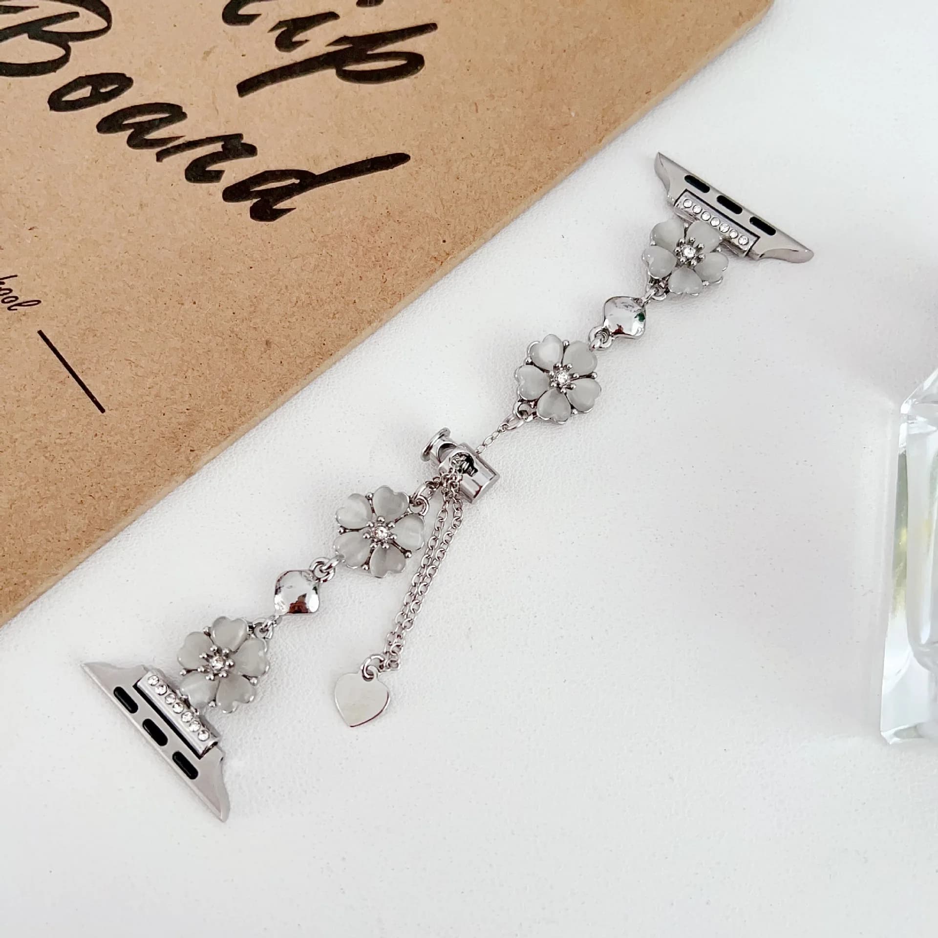 Bracelet fleuri pour Apple Watch, bracelet réglable pour femmes, bracelet élégant pour iWatch S11 10