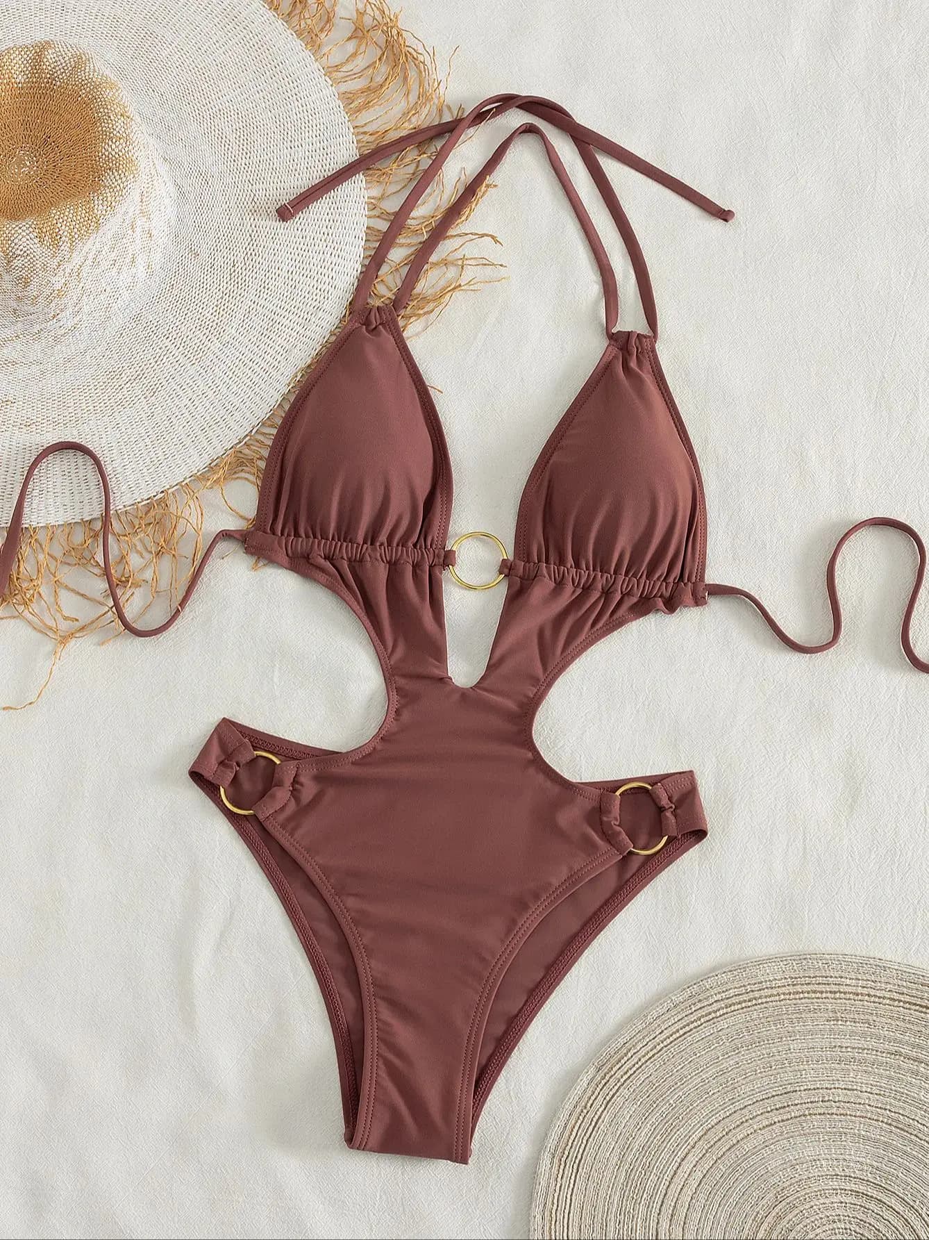 Maillot de bain une pièce halter marron chocolat pour femme, avec découpes, anneau métallique décora