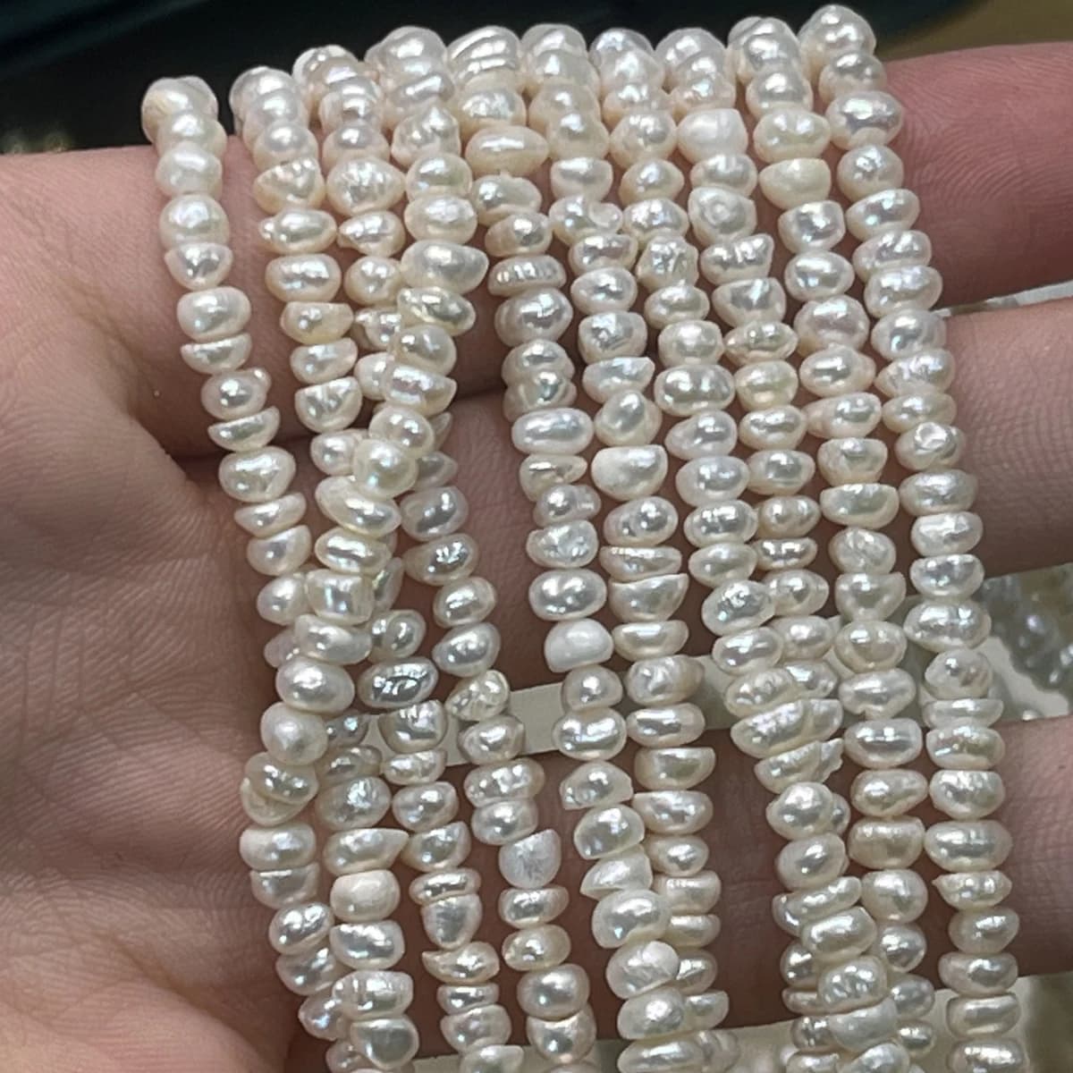 Poinçon de perles d'eau douce naturelles, perles légères à quatre côtés, amples pour la fabrication 