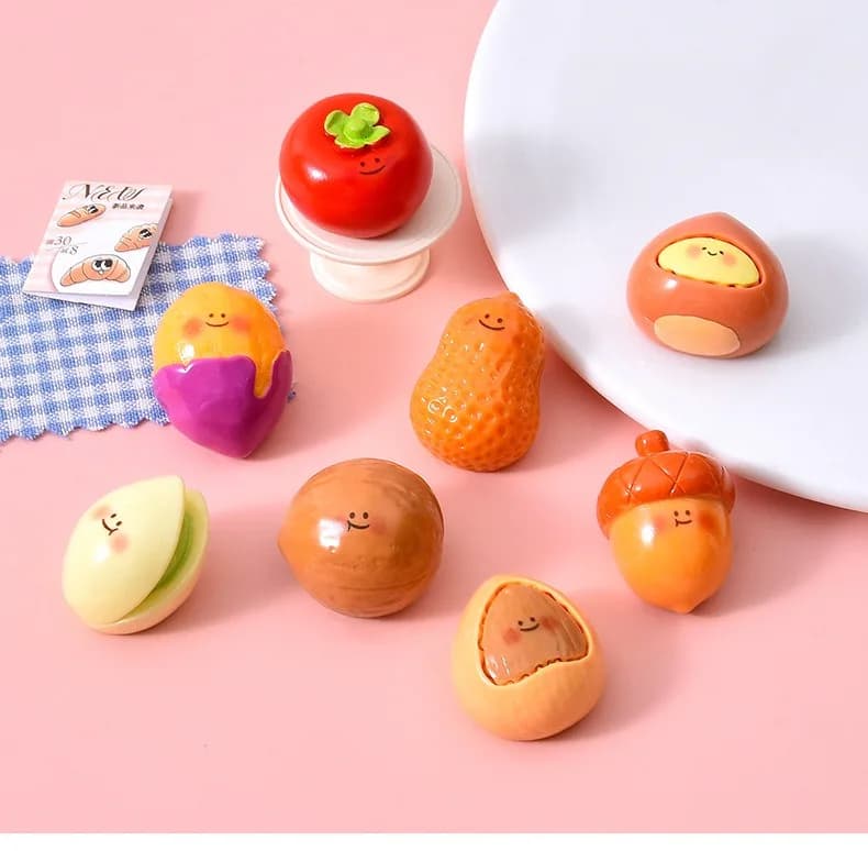 8 styles de breloques en résine mignonnes en forme de noix, décorations miniatures pour maison de po
