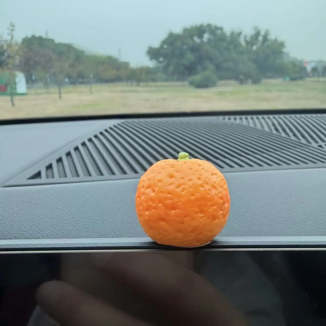 Décorations de voiture de dessin animé personnalisées et créatives sur la console centrale, simulant