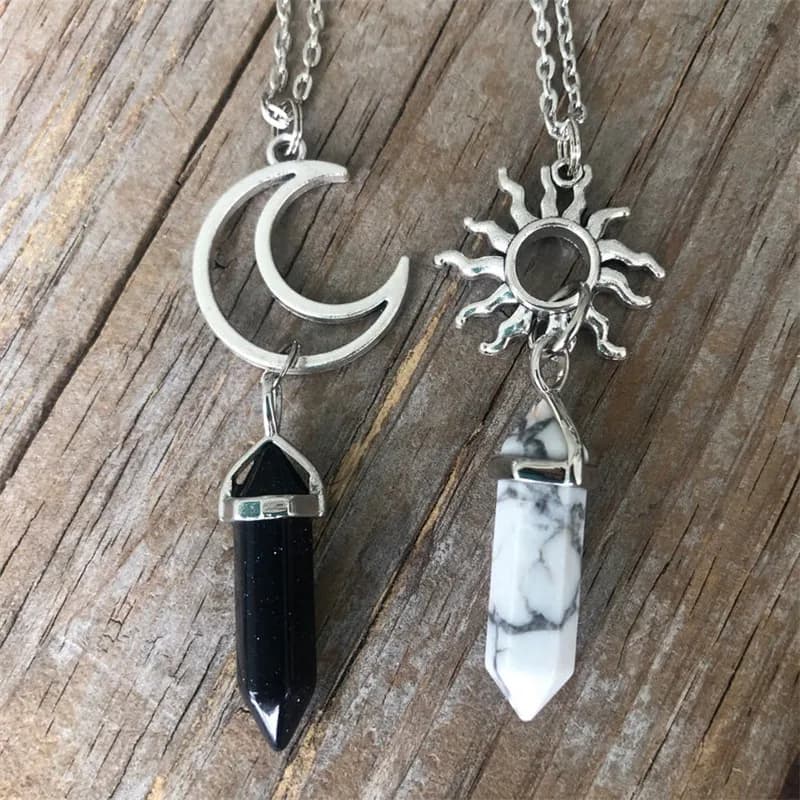 Ensemble de 2 colliers bohèmes avec pendentif soleil et lune en cristal pour couple, pour femmes et