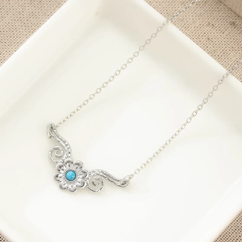Collier Pendentif Floral Argenté Fait Main Style Bohème Élégant pour Femme, Design Vintage Tendance,