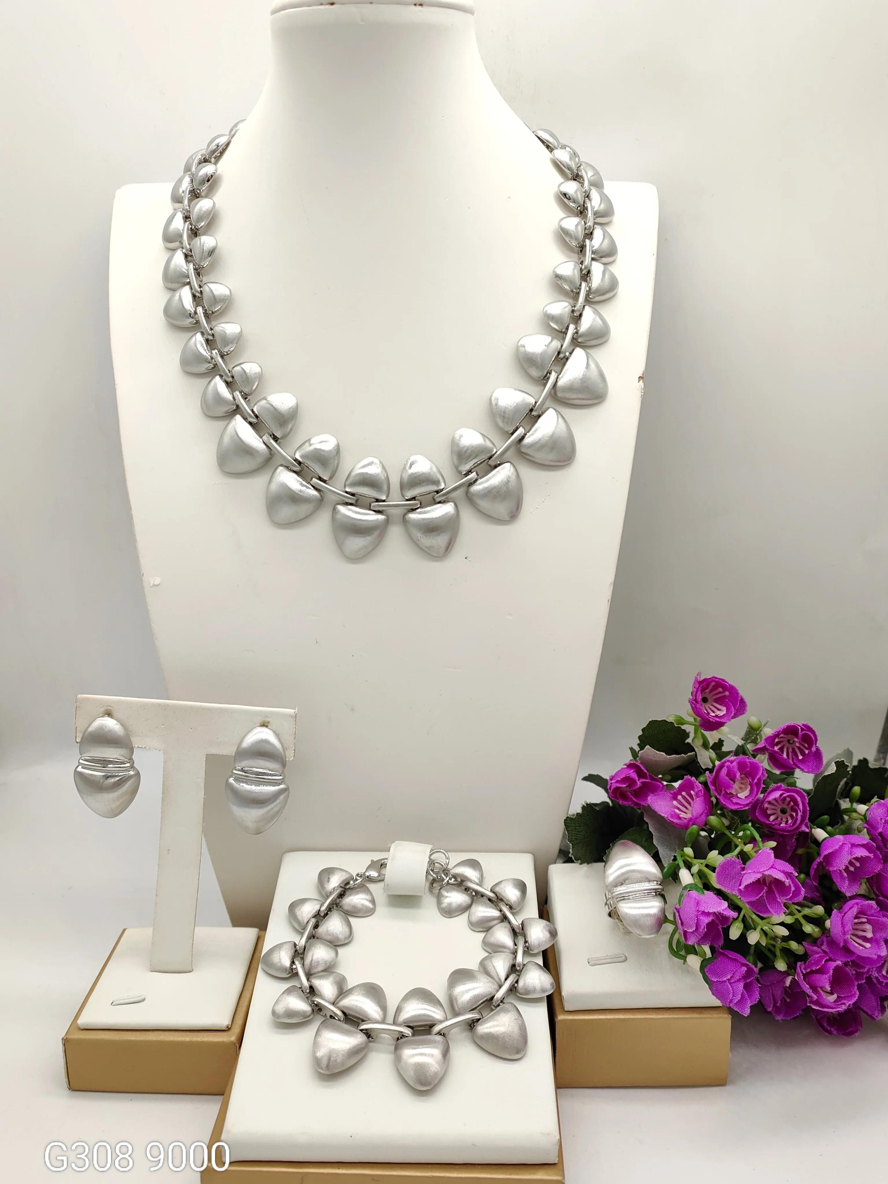 Nouvel Arrivage Ensemble de Bijoux Africains 4 Pièces Anti-Allergie Plaqué Or et Argent Collier Cœur Moderne Boucles d'Oreilles Bracelet pour Mariée