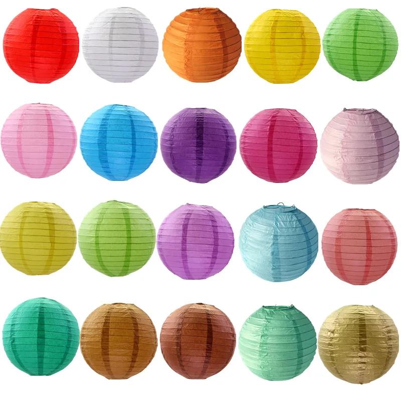 Lanternes chinoises en papier blanc