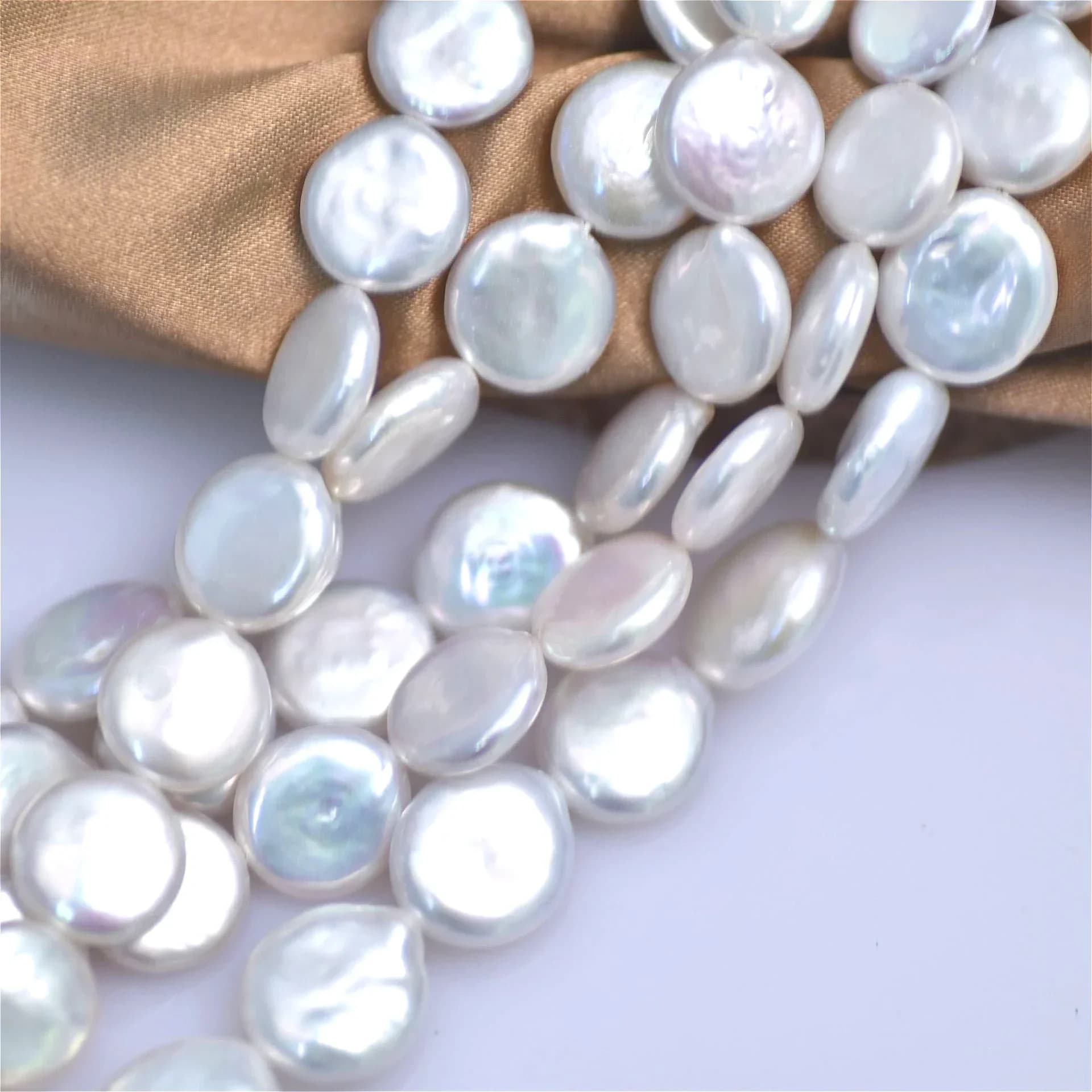Perle ronde blanche d'eau douce rayonnante naturelle 6A