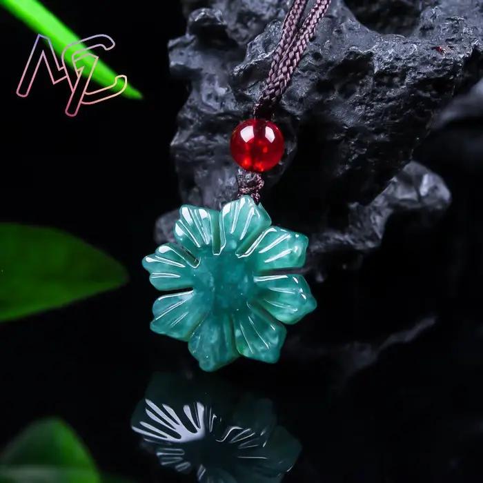 Collier pendentif flocon de neige en jadéite naturelle du Myanmar