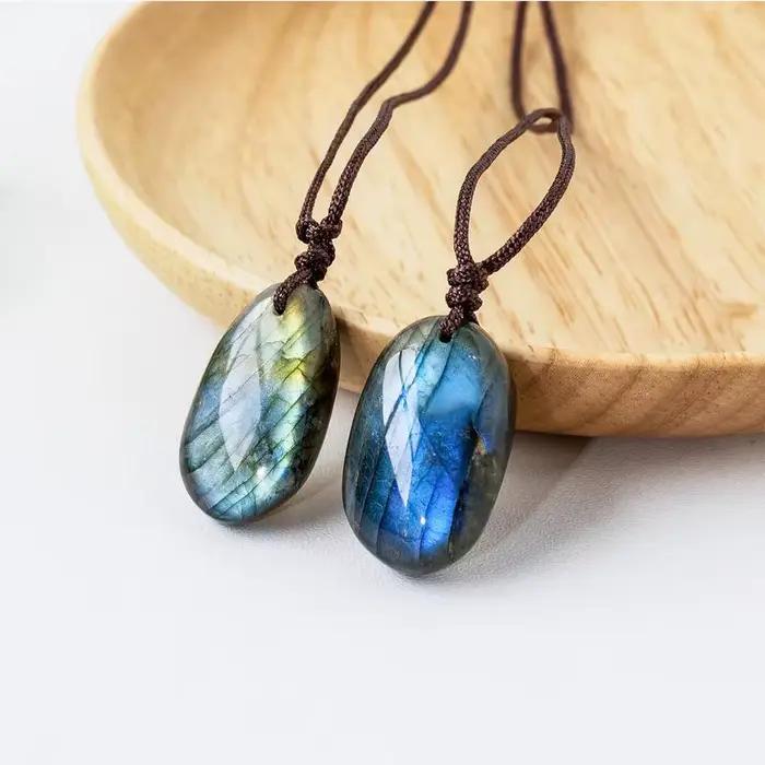 Collier pendentif en Labradorite naturelle
