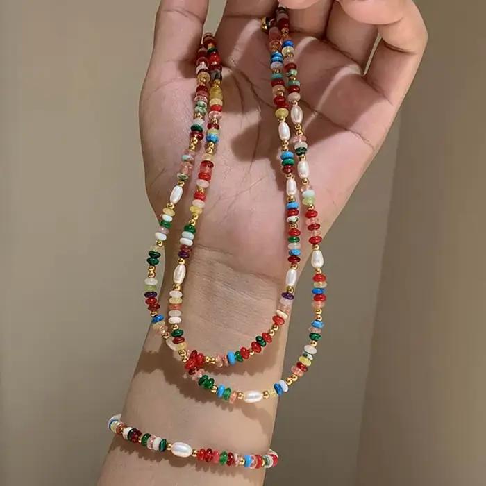 Colliers de perles d'eau douce naturelles en pierre colorée pour femmes