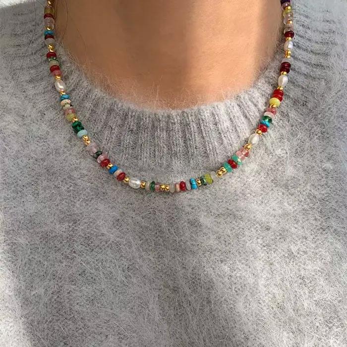 Colliers de perles d'eau douce naturelles en pierre colorée pour femmes