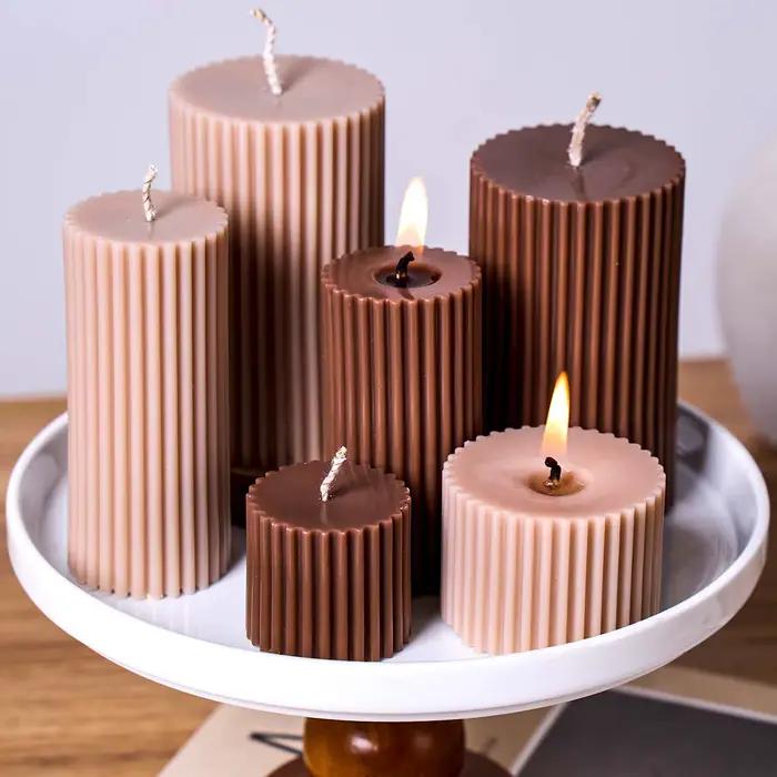 Moule en silicone cylindrique rayé pour bougies