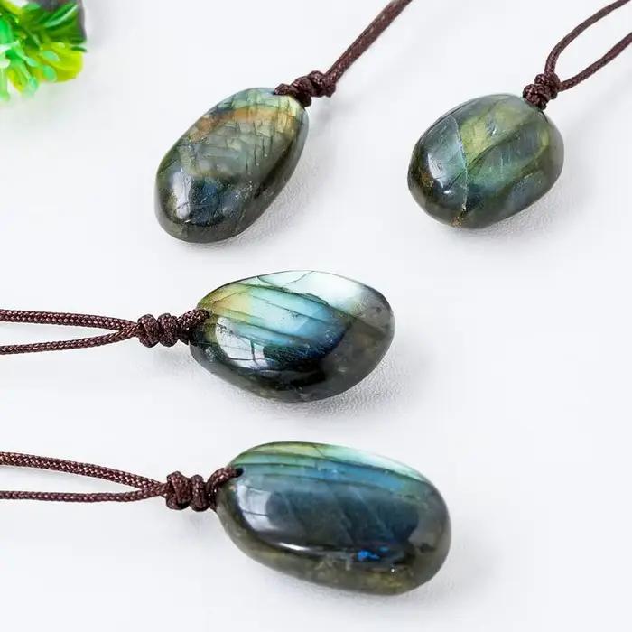 Collier pendentif en Labradorite naturelle