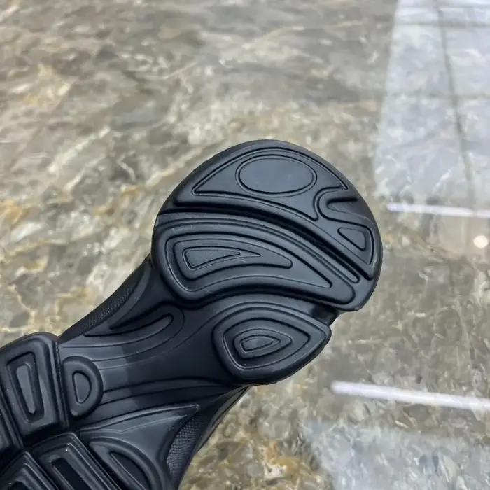 Chaussures de Sport chaussures de Tennis pour hommes sont confortables respirantes à la mode polyvalentes à la mode noir décontracté chaussures pour hommes chaussures de créateur