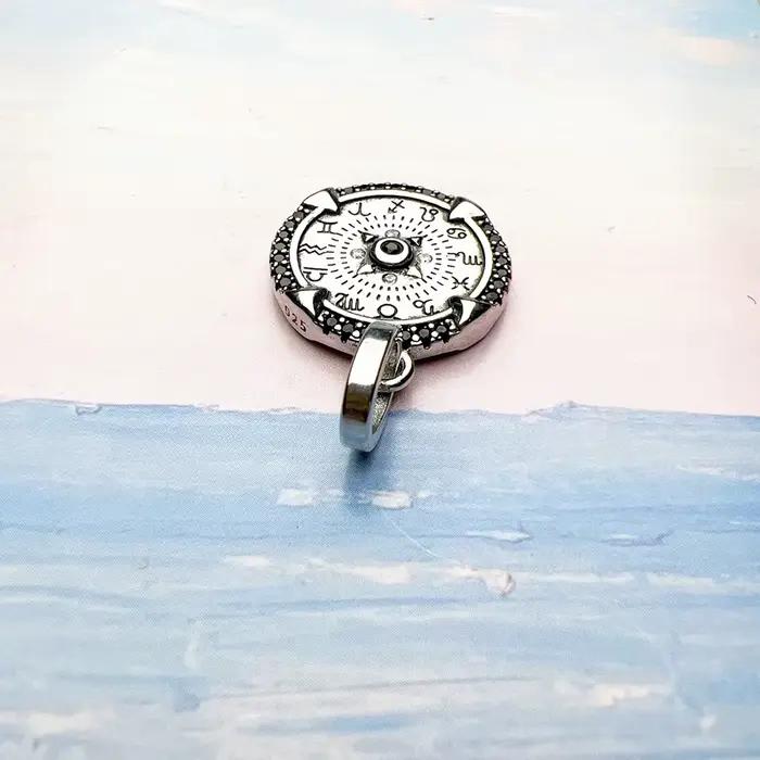 Pendentif talisman éléments de la nature noir