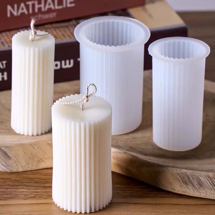 Moule en silicone cylindrique rayé pour bougies
