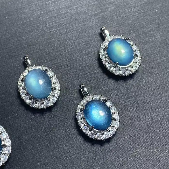 Collier pendentif en aquamarine naturelle