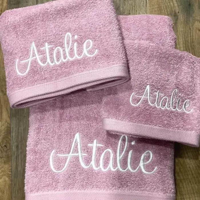 Serviette de bain brodée avec nom personnalisé, serviette en coton personnalisée, cadeaux, broderie de nom, cadeau d'anniversaire, serviettes à main