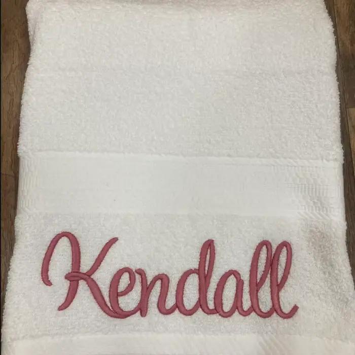 Serviette de bain brodée avec nom personnalisé, serviette en coton personnalisée, cadeaux, broderie de nom, cadeau d'anniversaire, serviettes à main